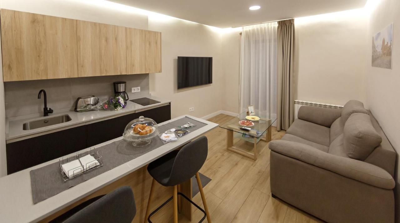 Caceres Deluxe Apartment Exterior photo